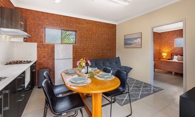 Robertson Haus | 1 Bedroom Comfy Unit Sleep 3 close to mall and bus