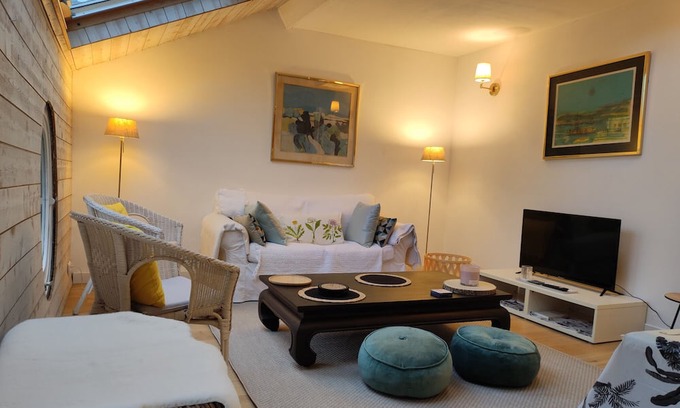 Suresnes Wohnung | Apartment 'Nid Douillet' with Wi-Fi