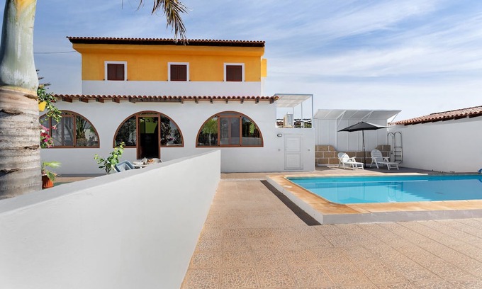 Granadilla de Abona Skihütte | 'Villa Duke' with Mountain View, Private Pool and Wi-Fi