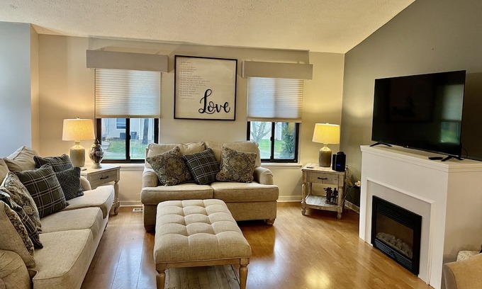 West Henrietta Haus | Cozy raised ranch in West Henrietta