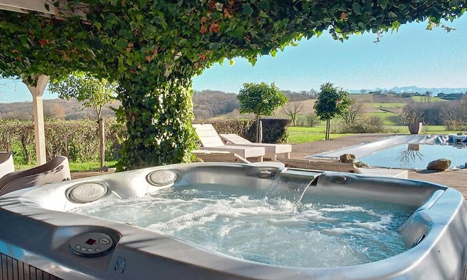 Montgaillard-sur-Save Skihütte | Gîte Cosy en Pleine Nature Avec Piscine, spa et vue Spendide sur les Pyrénées
