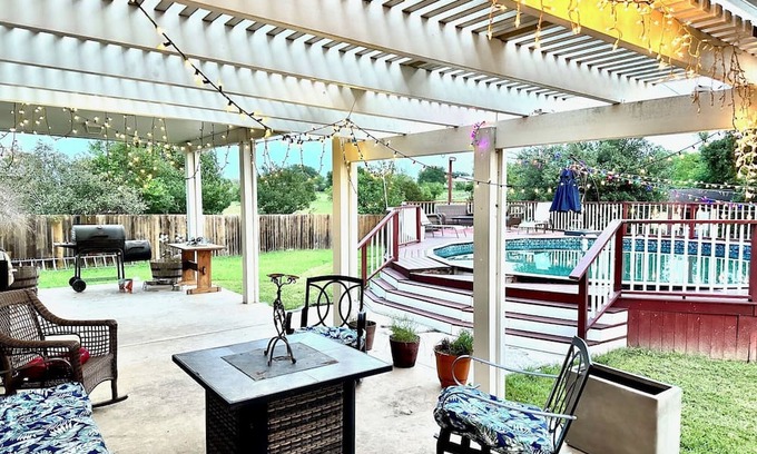 Manor Haus | Beautiful spacious house with pool and large backyard, North Austin