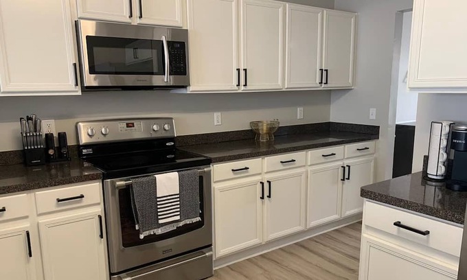 Southwestern Haus | Inviting home in Atlanta, GA where we guarantee you will have a Stellar Stay!