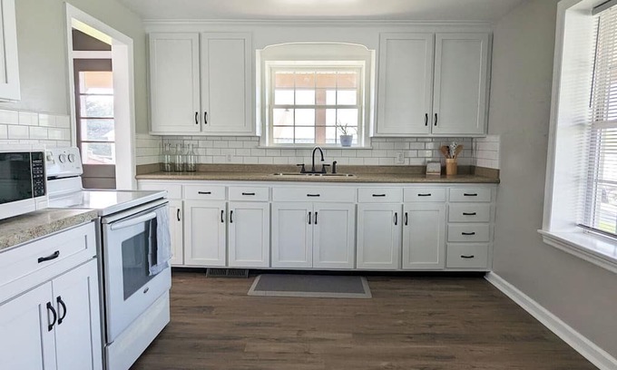 New Holland Haus | New Holland Family Getaway - near Kitchen Kettle Village, Intercourse!