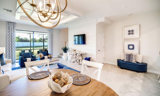 Gateway Haus | Fort Myers Retreat: Screened Porch & Resort Perks!