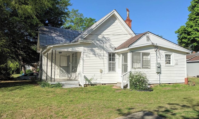 Clayton Haus | Quaint Hideaway in the Heart of Clayton