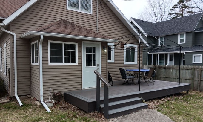 Charlotte Haus | House located in Charlotte, newly updated, quiet with plenty of room to relax.