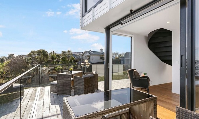 Auckland Haus | Executive Residence with Spa! Long Stays Welcome