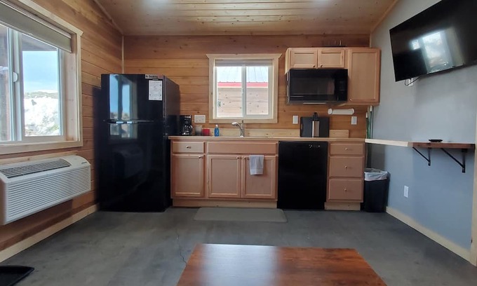 Rea Kabine | Hardrock 50 - # 7 Rustic cabin retreat in the heart of adventure country.