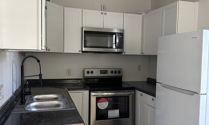 Easton Haus | Cozy and comfortable guest suite close to Easton and Airport.