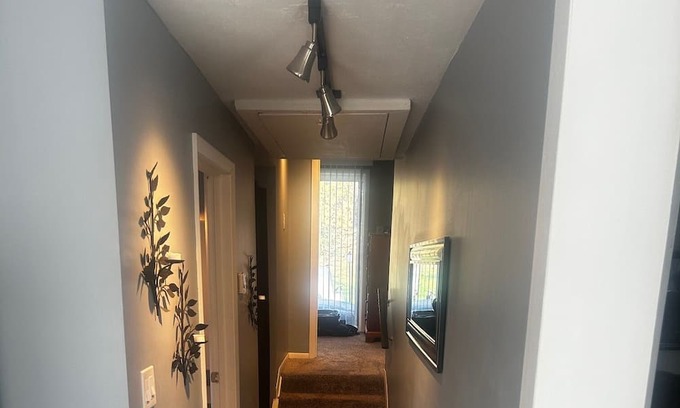 Akron Haus | ShadyBrook 5 minute walk to Springfield Lake Fishing, playground, walking trail.