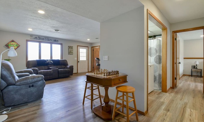 Shell Knob Haus | Walking distance to swim beach, boat launch, marina & restaurant! Space for 9!