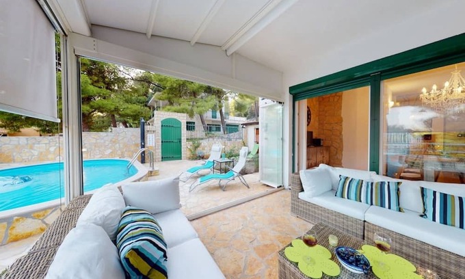 Ivan Dolac Wohnung | Lux Flat w Pool 1 min to Ivan Dolac Beach in Hvar