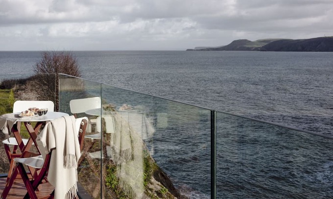 Aberporth Villa | Luxury clifftop homestay for 8 in Aberporth, Cardigan Bay