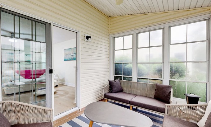 Keys Of Marsh Harbor Haus | Keys of Marsh Harbor townhome with pool/tennis access, private patio & fireplace