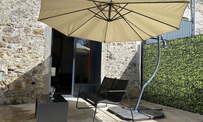 Egly Wohnung | Studio Avec Jacuzzi au Calme