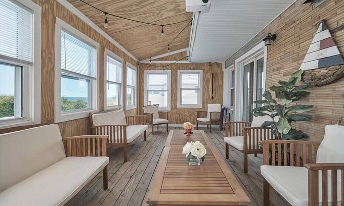 Cottage Line Wohnung | Beachhouse Penthouse with a Pool!