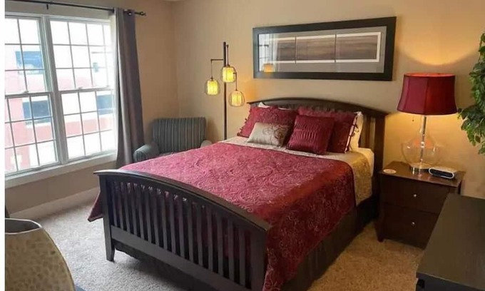 Golden Haus | Heart of Golden: 3BR with Garage