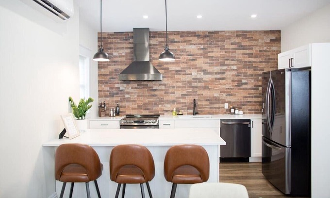 Fredericton Wohnung | This 2 bedroom loft-like apartment is perfect for your visit to downtown Fredericton