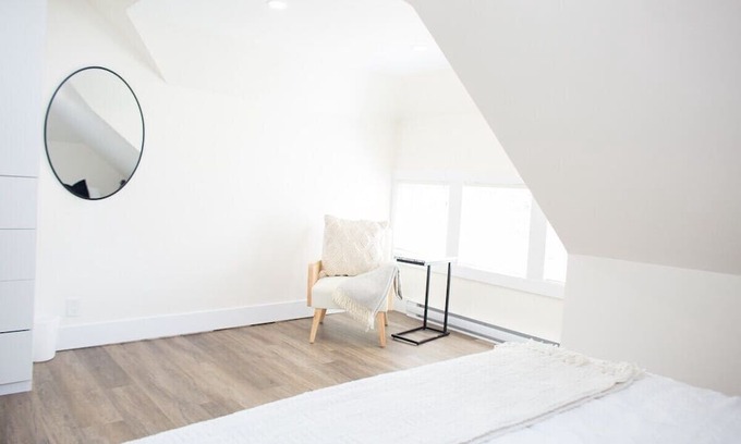 Fredericton Wohnung | Enjoy this beautiful new loft in downtown Fredericton. Close to amenities. Free parking on site.