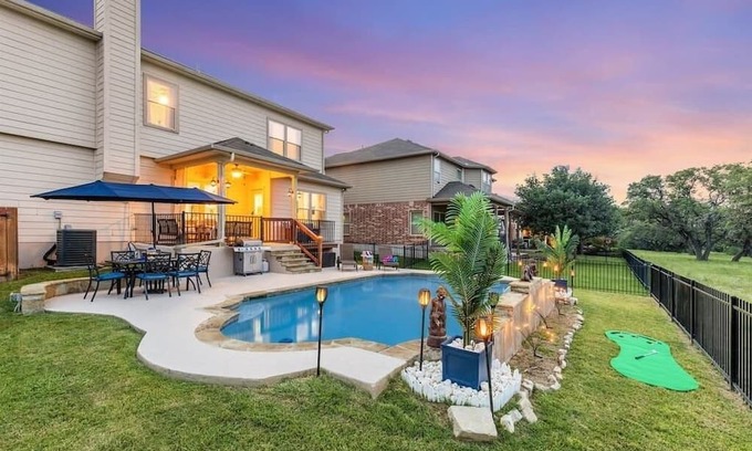 Cibolo Haus | Serene Views~Ideal For Long Stays~Heated Pool
