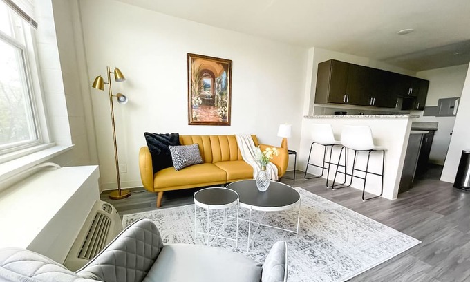 Corryville Wohnung | Sleepover: Luxurious 1BD/1BA + Gym - Cincinnati