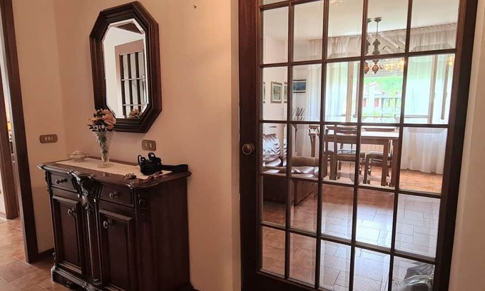 Maglietola Wohnung | Apartment in Monzone with 2 bedrooms sleeps 5
