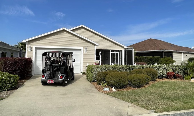 Dunedin Haus | Charming 2BR/2BA Rental in The Villages: Relax in Style in Dunedin