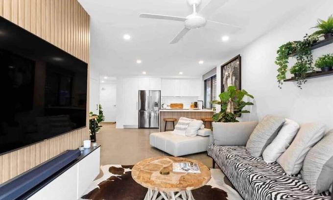 Sunshine Coast Wohnung | New Boutique Apartment in the heart of Mooloolaba by BOXXLA