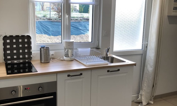 Verpel Wohnung | Chez Marthe. Plain Pied de 25 m2 Tout Confort sur Terrain Clos, à la Campagne