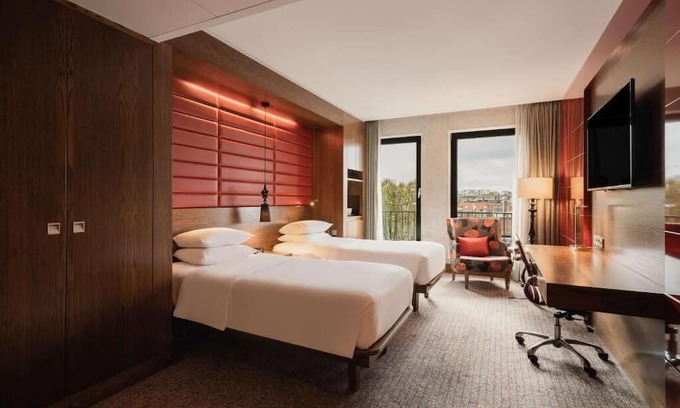 The Hague Center Haus | Ensuring a Very Comfortable & Memorable Stay! Pet-friendly Property!
