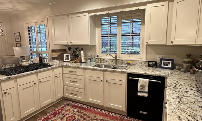 Hattiesburg Haus | Midtown location convenient to all Hattiesburg has to offer!