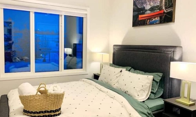 Keith Wohnung | Scenic Waterfront Guest Suite, near Banff & Ski