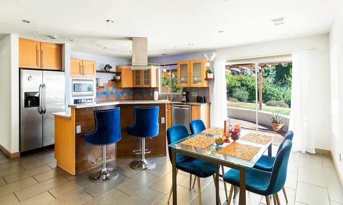 South Redlands Haus | Ranch Style Getaway S