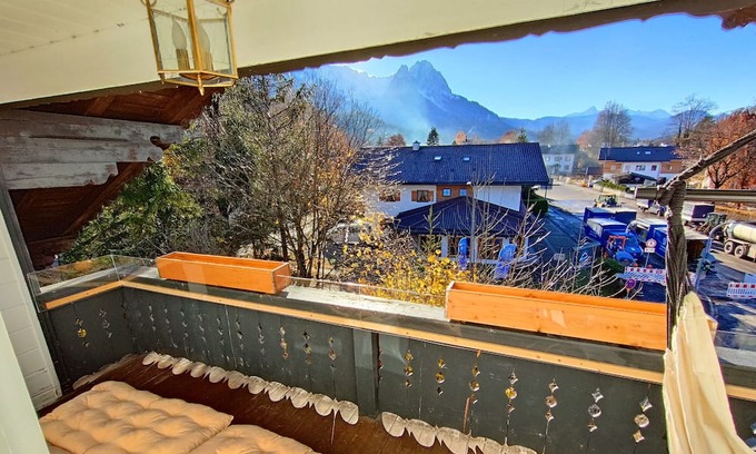Garmisch-Partenkirchen Wohnung | Apartment 'Ferienwohnungen Alpspitzblick' with Mountain View, Shared Garden and Wi-Fi