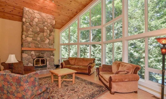 Arden Hütte | Cardinal Grant with Hot tub booking the Summer of 2024.Located in Arden Ontario