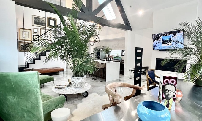 Keego Harbor Haus | Charming 3-bedroom house in welcoming Keego Harbor with WiFi, AC, lake access