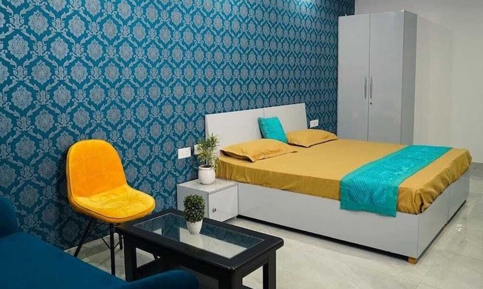 Gurugram Wohnung | BnBBuddy- Zoomers Home@ 1BR at Gurugram with WiFi, AC