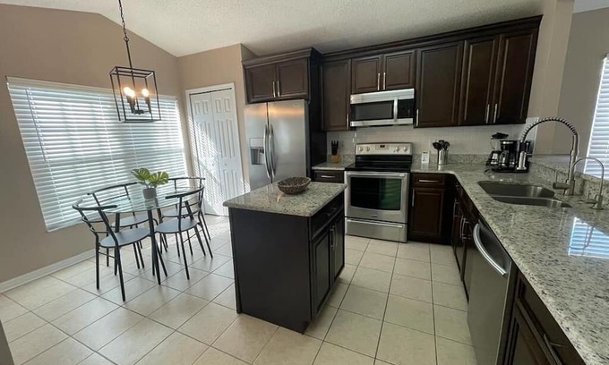 Westridge Haus | Renovated Mickey's Pool Villa near Disney