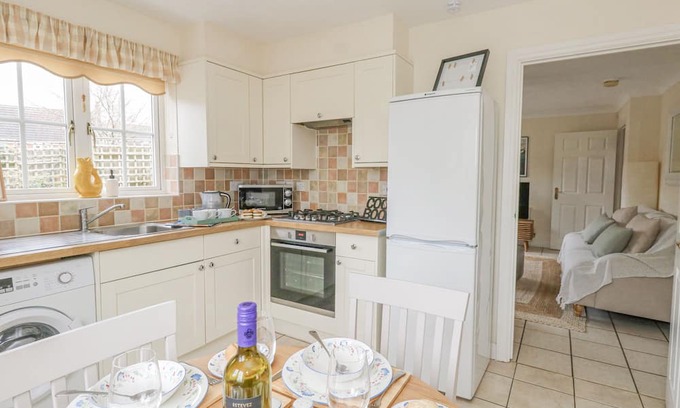 Sturminster Newton Hütte | NO. 98, pet friendly, with a garden in Sturminster Newton