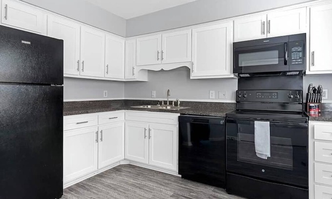 High Point Wohnung | Landing at Oakview Terrace Townhomes - 2 Bedrooms in Downtown High Point