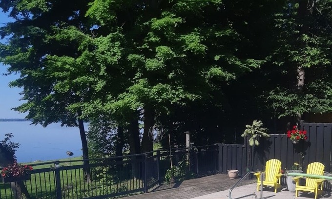 Buckhorn Hütte | Lakefront cottage with inground pool and hot tub