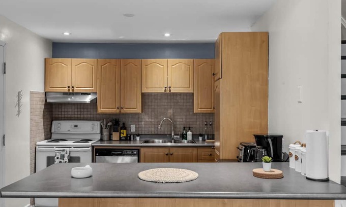 The Beaches Wohnung | Entire Unit-Walk To The Beach - 5 Mins To History