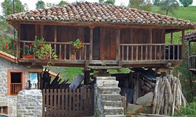 Bobia de Abajo Haus | Holiday Home 'La Corte Del Rondiellu 1' with Mountain View, Private Terrace and Wi-Fi