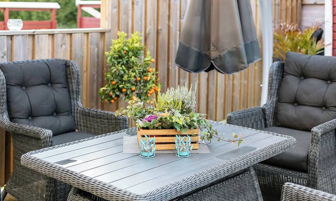 Vallentuna Haus | Radhus i Vallentuna - Bastu, solig terrass, trevåningshus