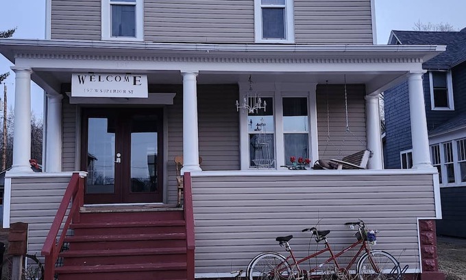 Ishpeming Wohnung | Superior Stay and Play. Bright and cheery full size apartment near trails