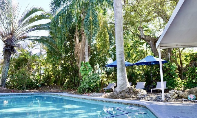 South Corals Haus | 4BD Family Paradise Retreat - Heated Pool/Arcades/Pool Table