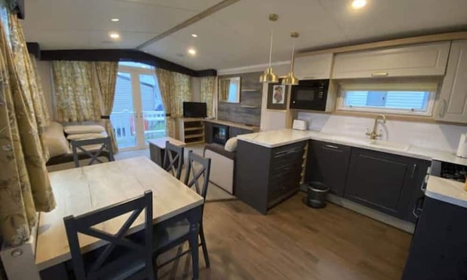 Isle of Grain Haus | Thameside 6 Sleeper