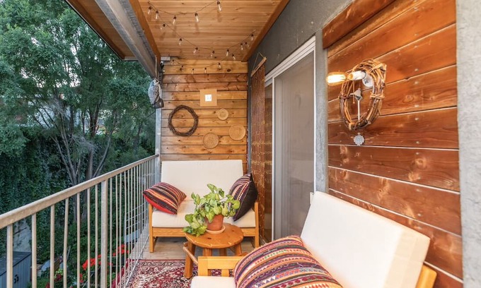 Sainte-Marie Wohnung | Amazing Boho Apartment in Heart of Montreal