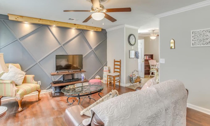 Marion Haus | Cozy Marion Home: Fenced Yard, Near Downtown!